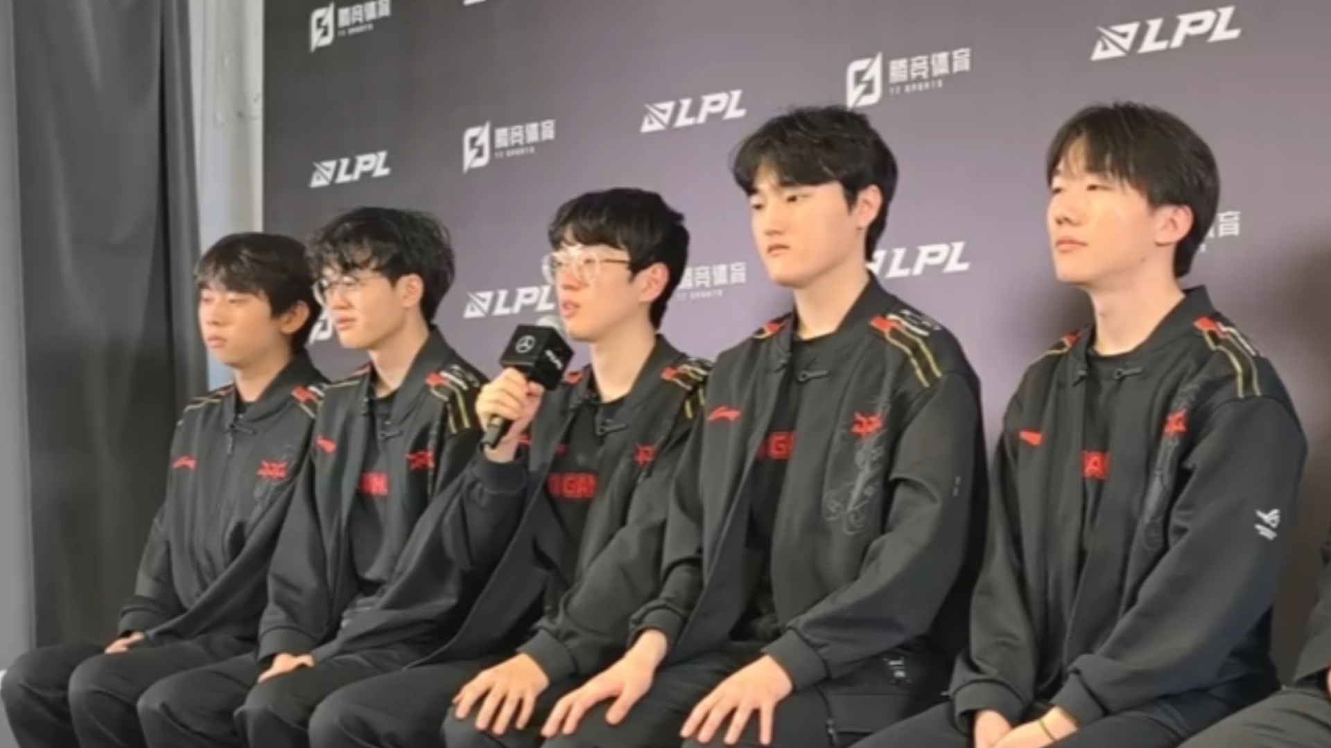 关于Scout巅峰对决,Rookie与80激战曼联分钟,挺进下一轮胜负难料!的信息